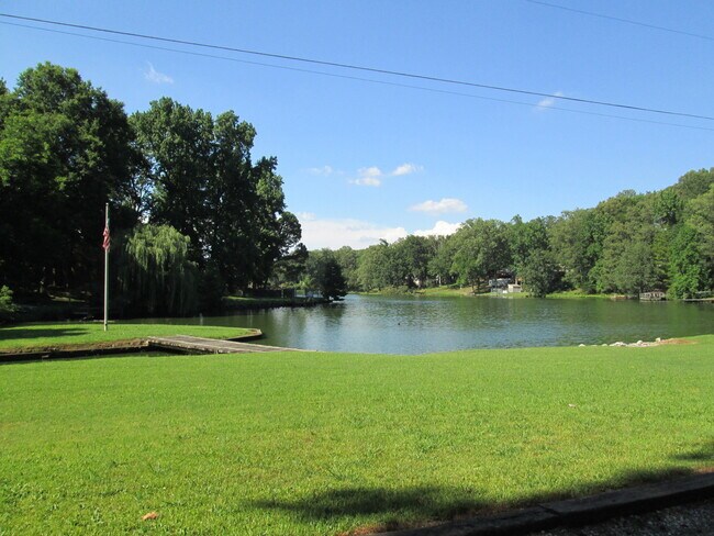 Building Photo - SPRING LAKE ADORABLE HOME with Backyard Fence