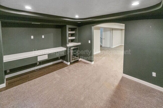 Building Photo - 6415 S Woodland Ct