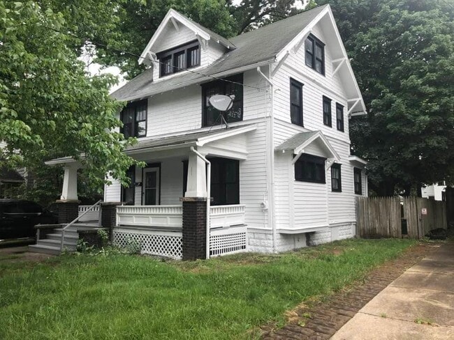 Building Photo - 989 N Howard St