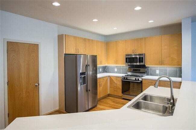 Building Photo - 1255 Apple Valley Rd NE