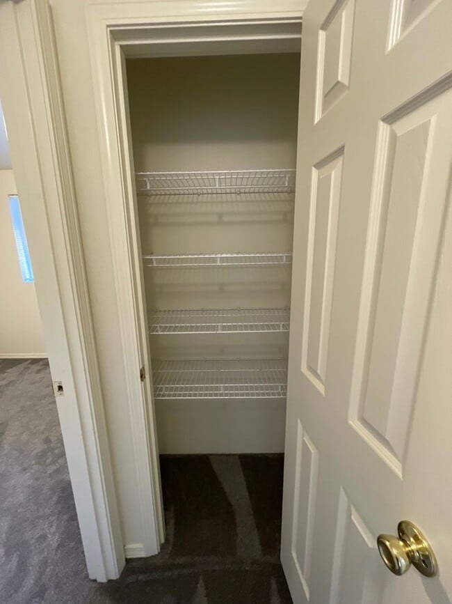 Building Photo - 3 Bedroom / 2 Bathroom Home in SW Redmond