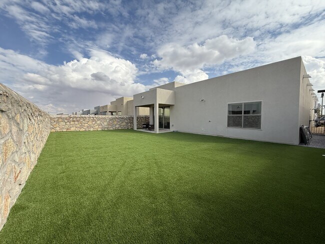 Building Photo - 51069 Purple Mat Ave