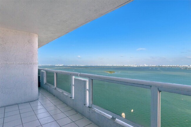 Building Photo - 1717 N Bayshore Dr