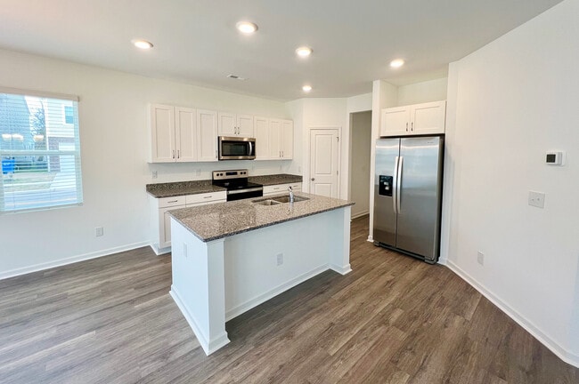 Building Photo - 1649 Stanley St