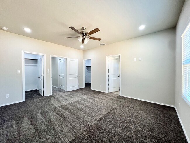 Building Photo - Brand New Duplex in New East Parks Community