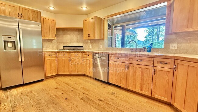 Building Photo - 166 Wildwood Ln