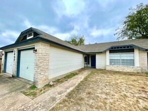 Building Photo - Cute 2/1 Duplex in North Austin!