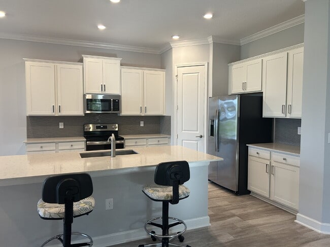 Building Photo - Gated 55+ community with lots of HOA amenities!