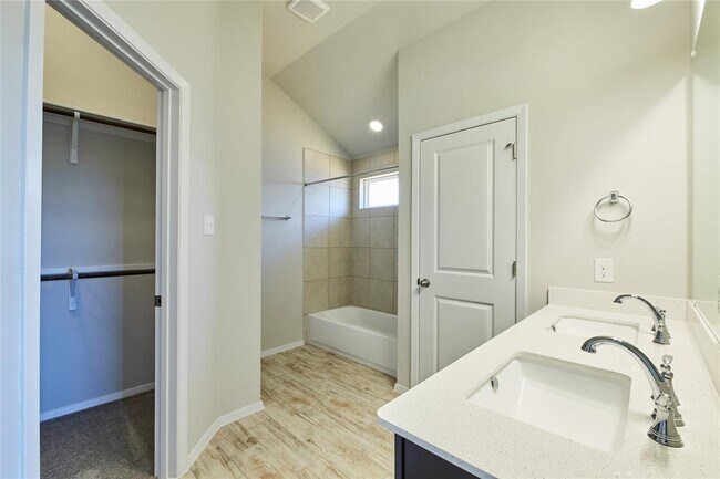 Building Photo - 303 Trailside Ln