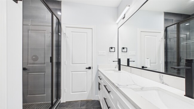 Building Photo - 3413 Daphne St