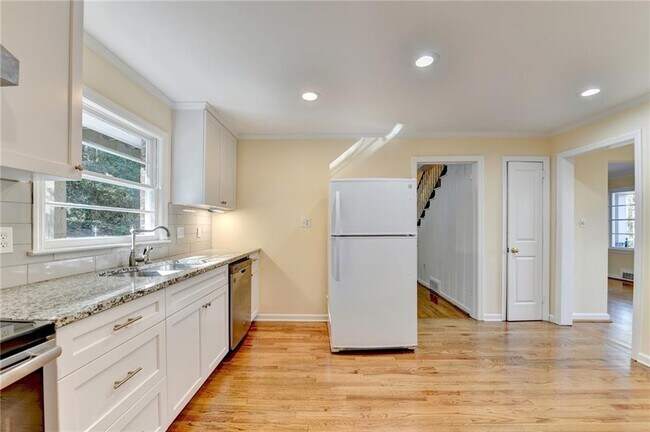 Building Photo - 4597 Briarcliff Rd NE