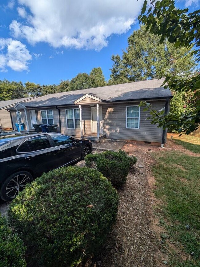 Primary Photo - 3BD/2BA Unit in Hickory