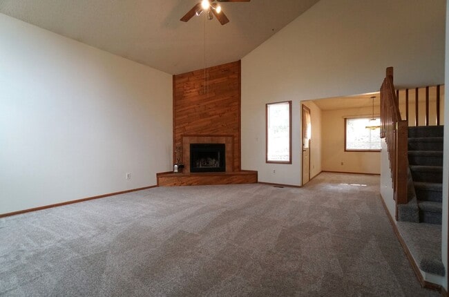 Building Photo - 1155 Popes Valley Dr