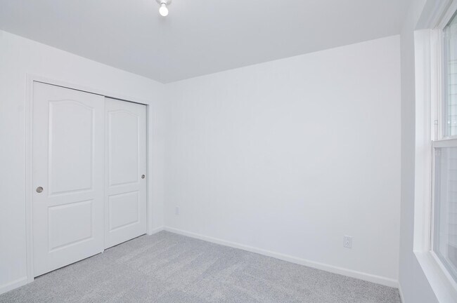 Building Photo - 5559 E Spaniel Dr
