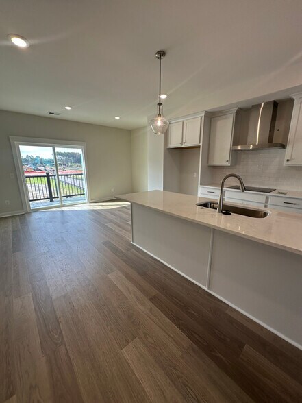 Building Photo - 211 Acres Dr