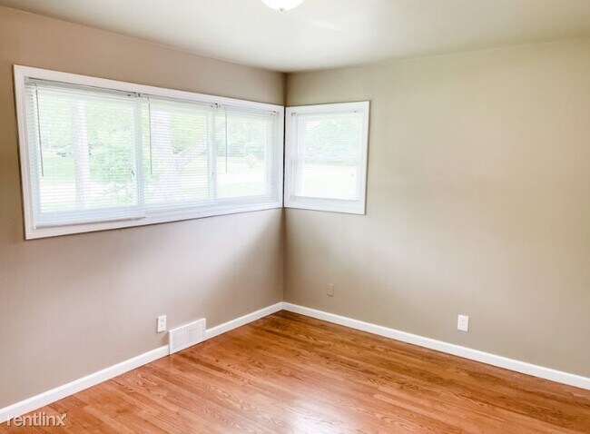 Building Photo - 3 br, 1 bath House - 139 Embassy Ln.