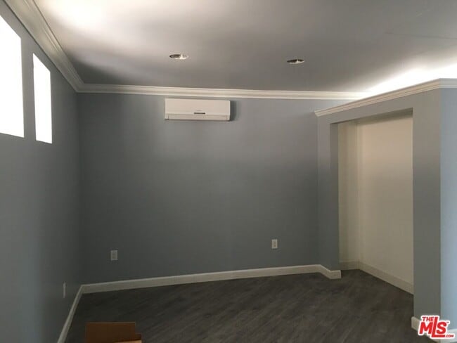 Building Photo - 4922 1/2 Genevieve Ave