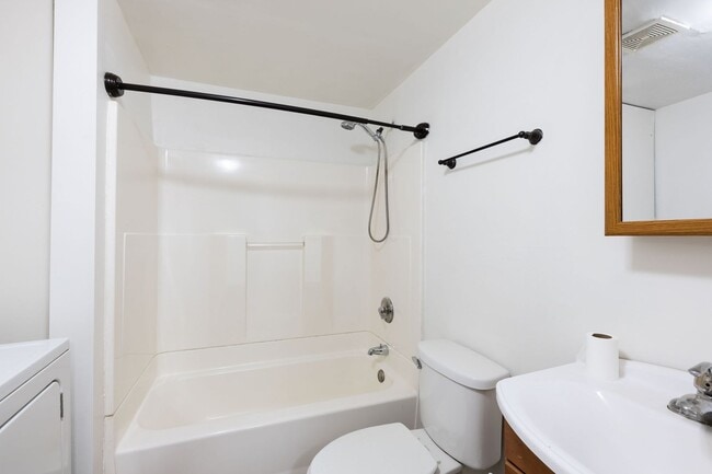 Building Photo - 2 BED 1 BATH DUPLEX IN ST ANTHONY