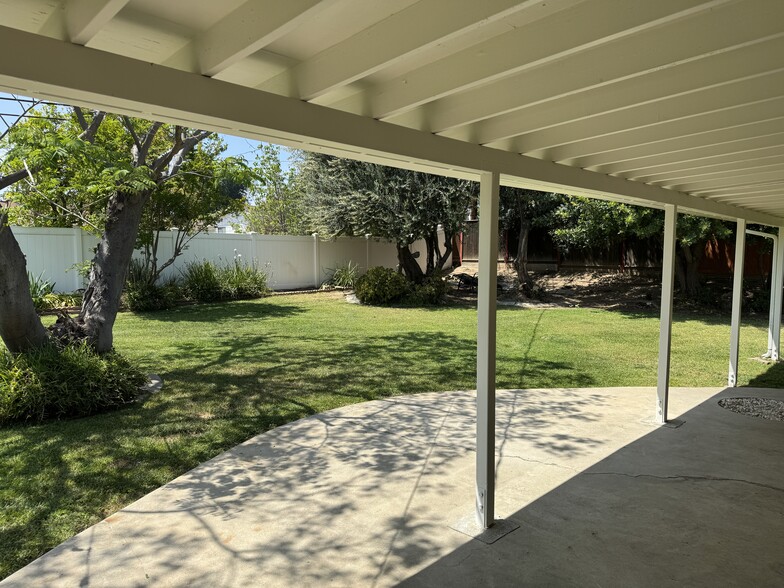 Primary Photo - 10131 Oso Ave