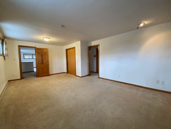 Building Photo - Welcome to this charming three-bedroom, tw...