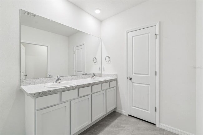 Building Photo - 5667 Chorleywood Ln