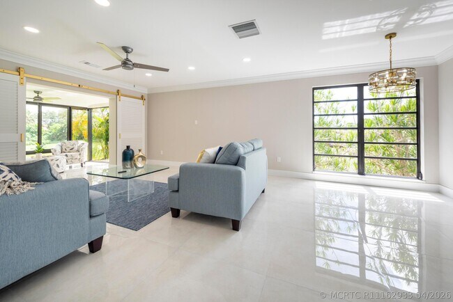 Building Photo - 8535 Casa Del Lago