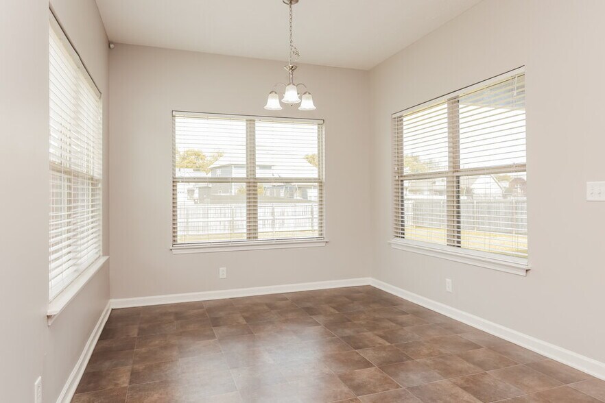 Building Photo - 1513 John Lee Ln