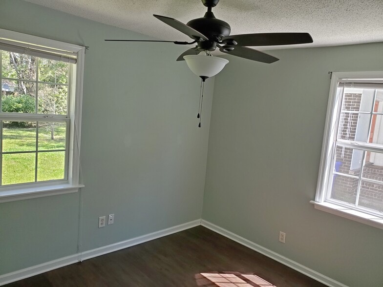 Building Photo - 1730 Pinckney Park Dr