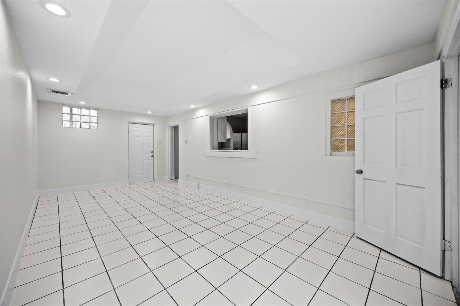 Building Photo - 1828 N Palmway