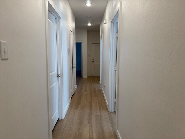 Building Photo - "Spacious 3-Bed 3-Bath with Granite Elegance in Lubbock"