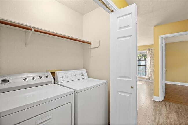 Building Photo - 8004 Cahill Dr