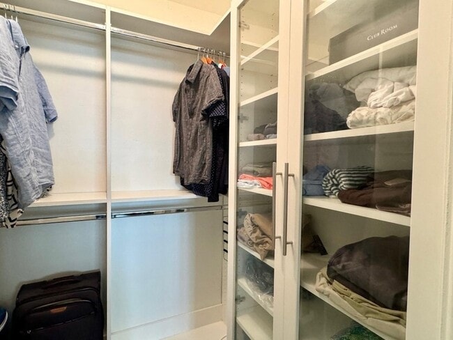 Building Photo - 3051 NE 47th Ct