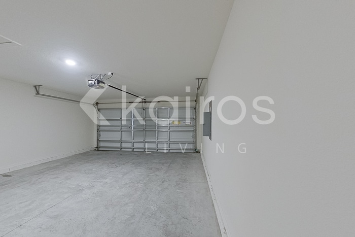 Building Photo - 8590 SW 44th Ct