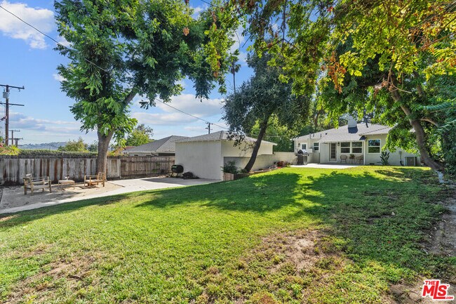 Building Photo - 4824 La Canada Blvd