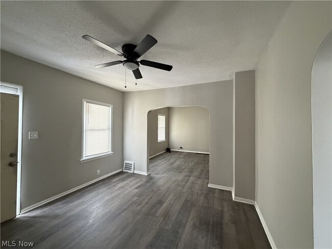 Building Photo - 15340 Yorick Ave