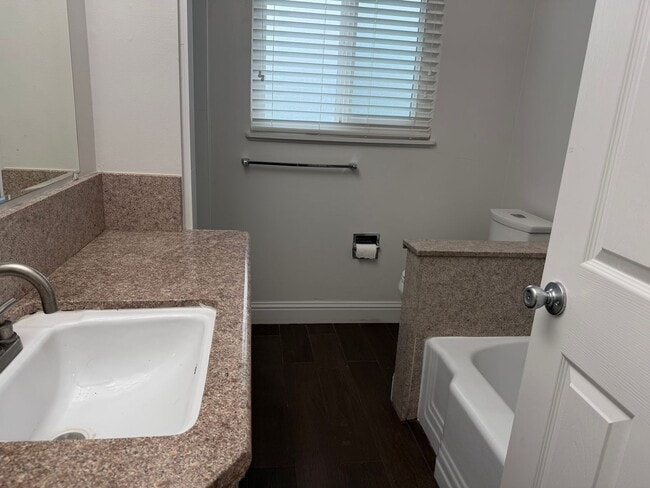 Building Photo - Adorable 3 bedroom 1.5 bath home garden setting