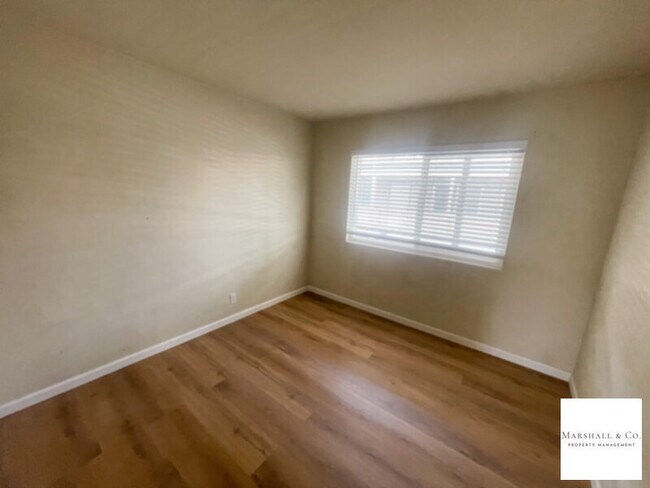 Building Photo - NEW LISTING! REMODELED 2BR/1BA IN CORTE MADERA W/ PARKING, NEW FLOORING, UPD. BATHROOM,
