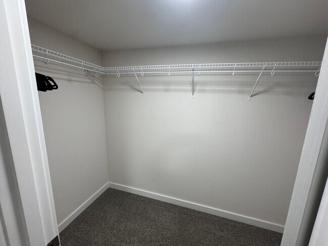 Building Photo - Jasmines Q