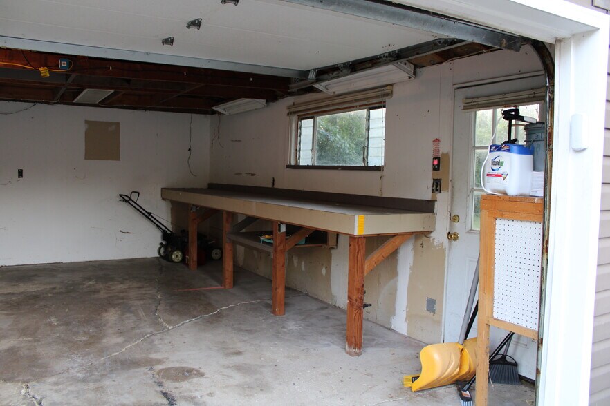 Building Photo - 2807 Benjamin Dr