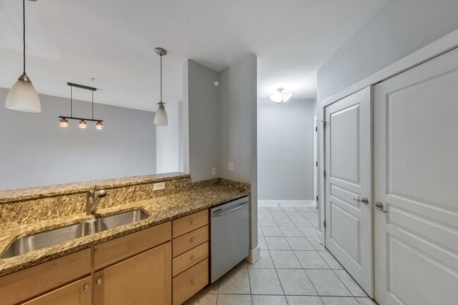Building Photo - 799 Hammond Dr NE