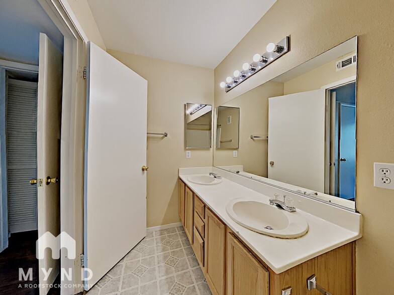 Building Photo - 3105 Casey Dr