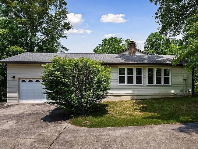 Building Photo - 1409 Robert Ln