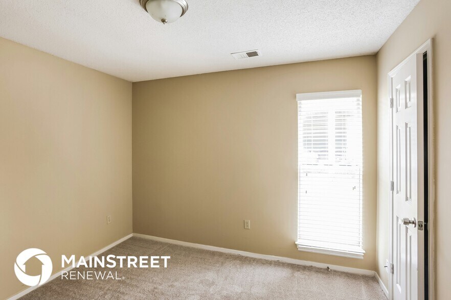 Building Photo - 6545 Rosewood Dr