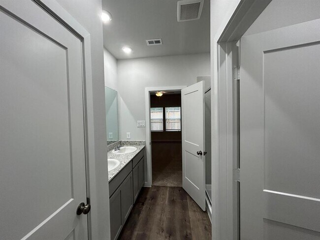 Building Photo - 7850 Alset Dr