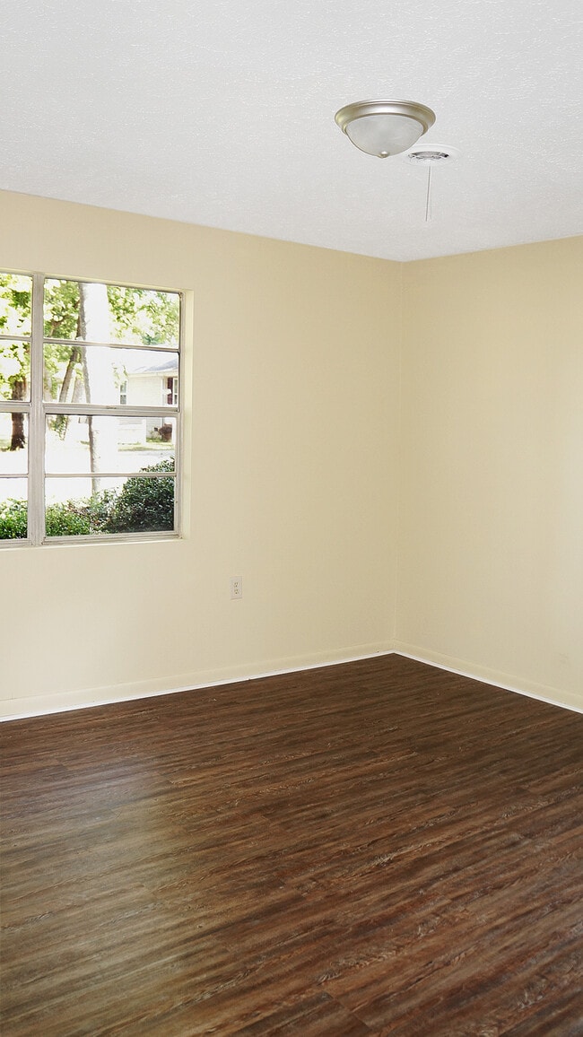 Building Photo - 304 McCormick St NW