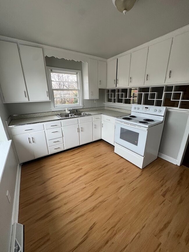 Building Photo - 1408 NW Downing St