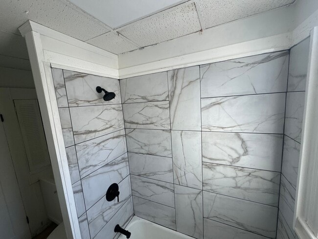 Building Photo - COMING SOON! 3 Bedroom House