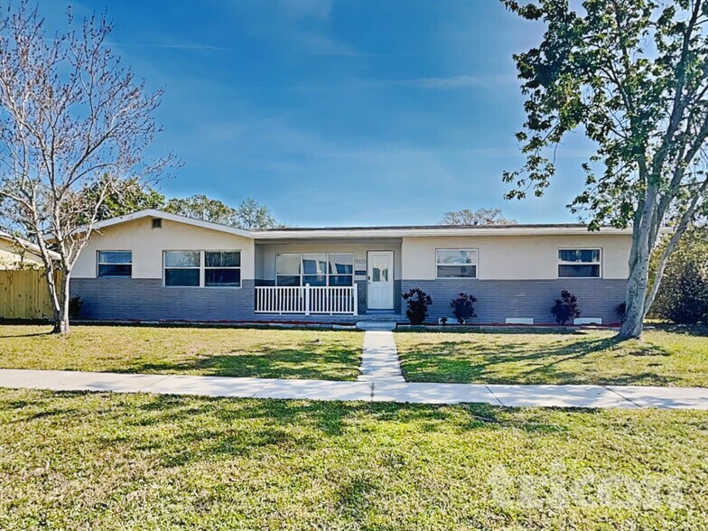 Primary Photo - 5601 N 16th St