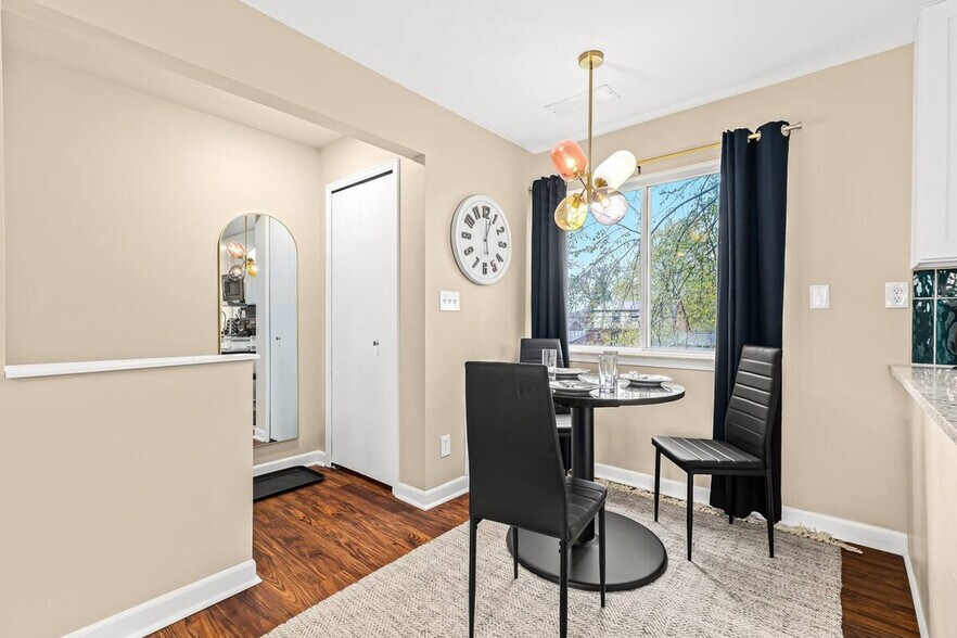 Building Photo - 18431 Sharon Ln