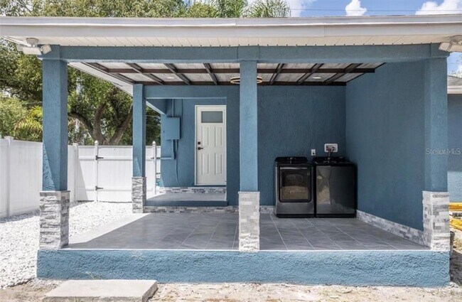 Building Photo - 8907 N Blvd